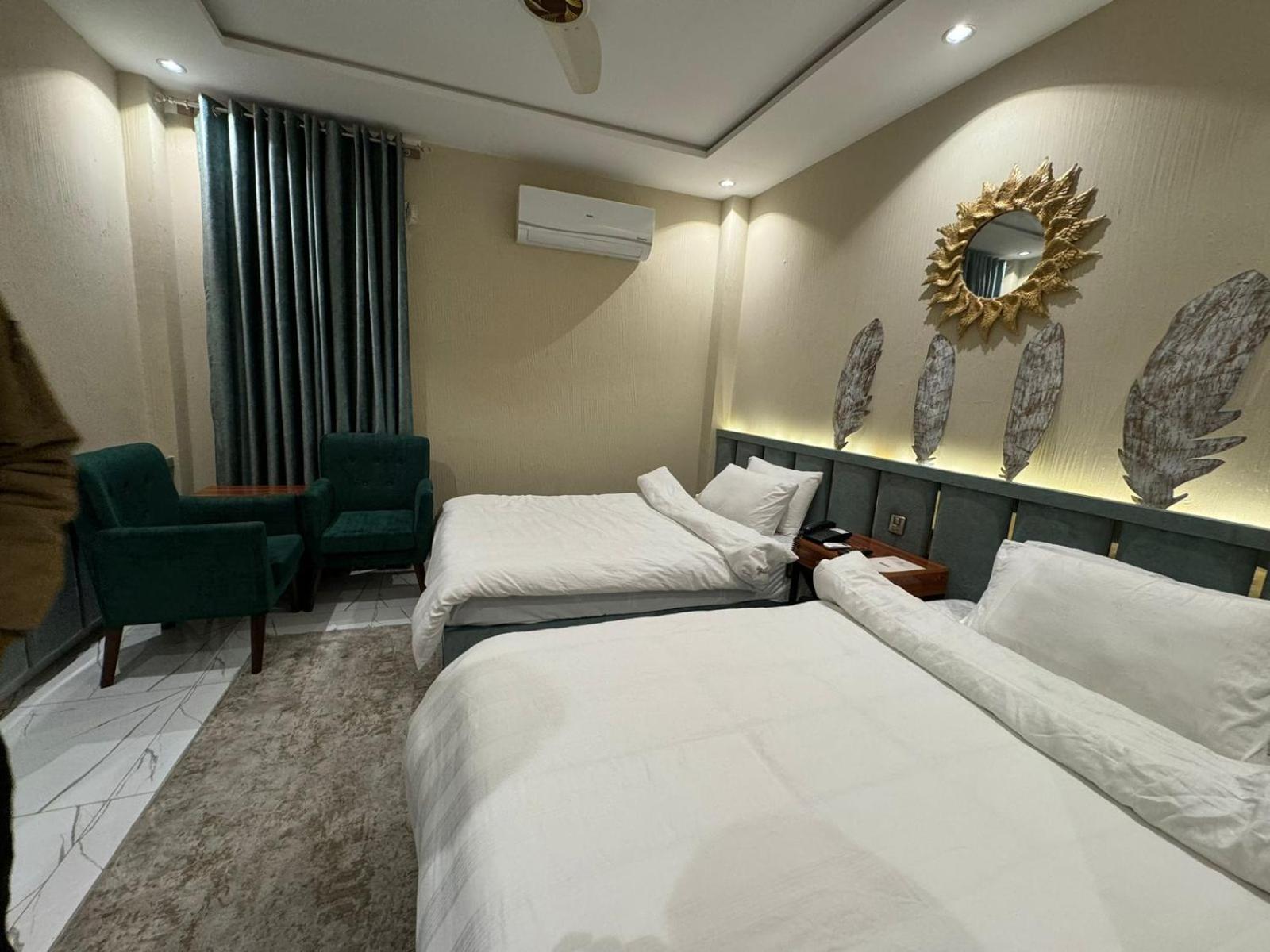 Shelton Boulevard Hotel Lahore Exteriör bild