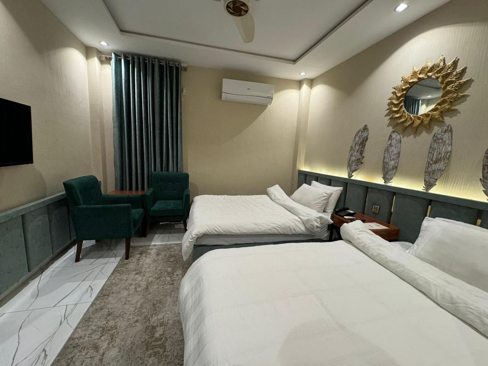 Shelton Boulevard Hotel Lahore Exteriör bild