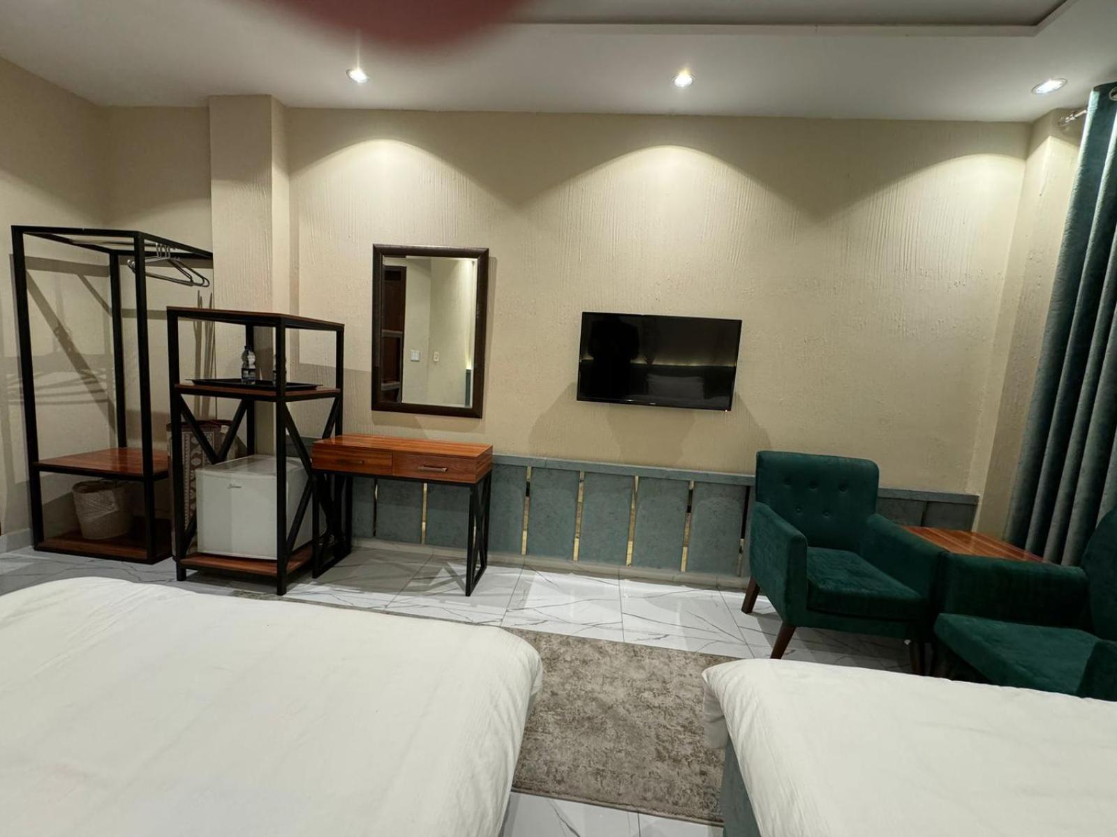 Shelton Boulevard Hotel Lahore Exteriör bild